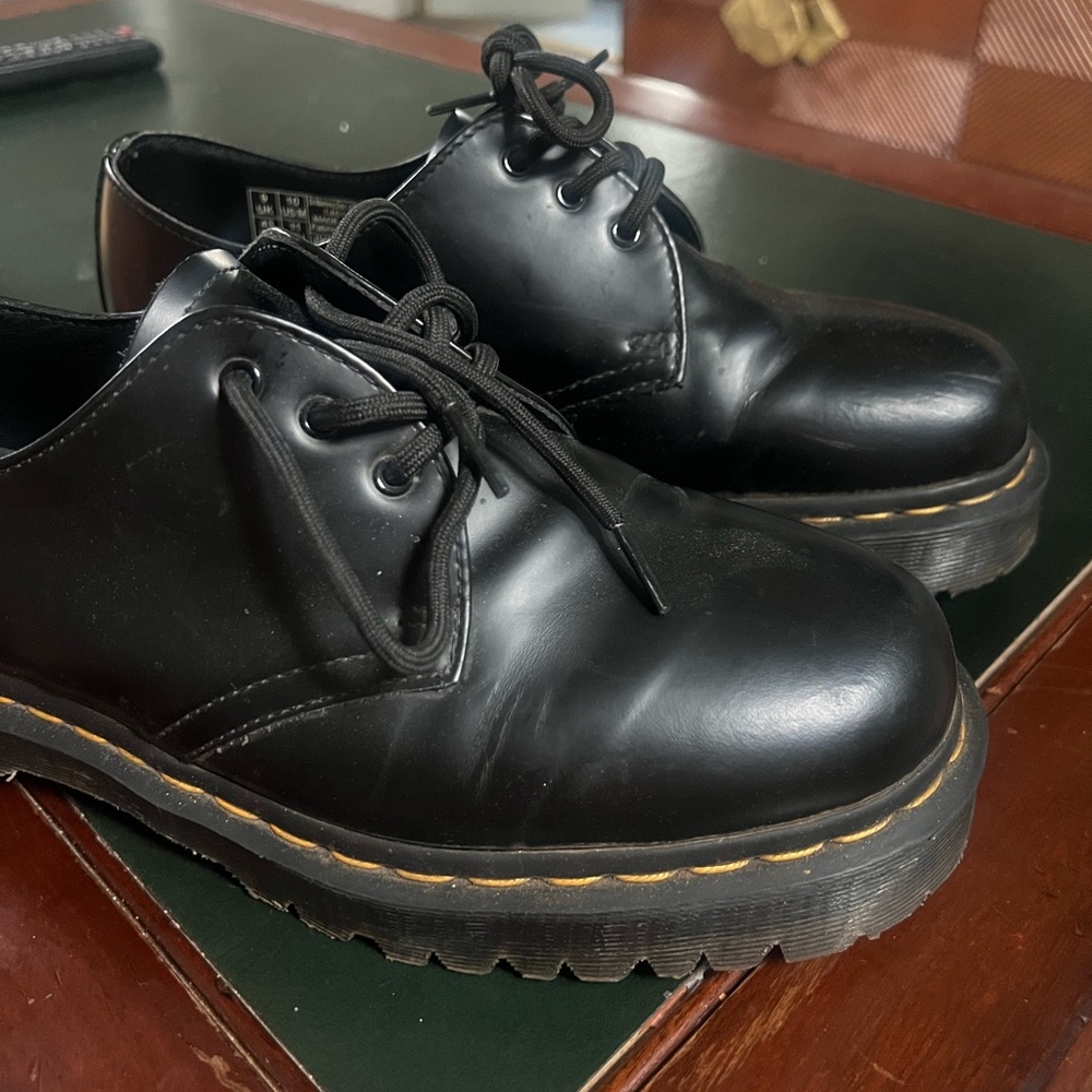 Dr. Martens Men’s size 10 Black Leather platform Oxfords